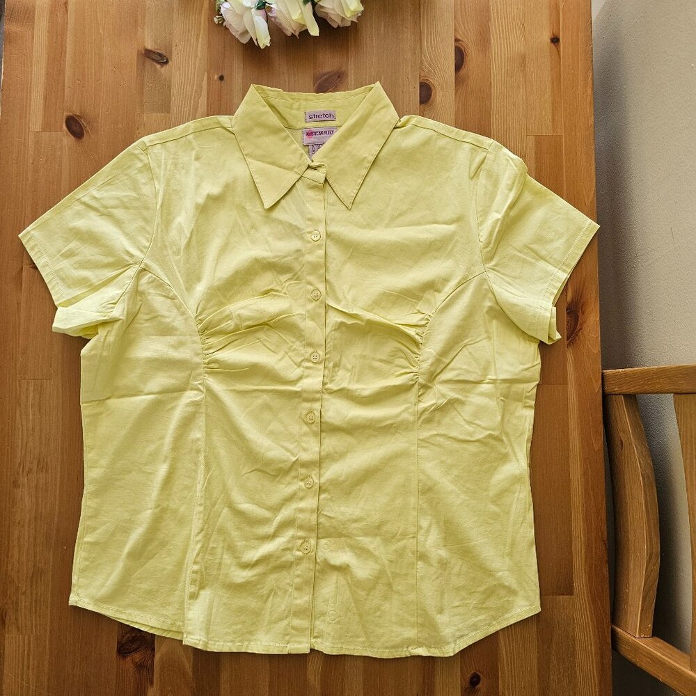 American Flirt - Women's Easy-Care Basic Collared Button Down  Shirts Short Slee